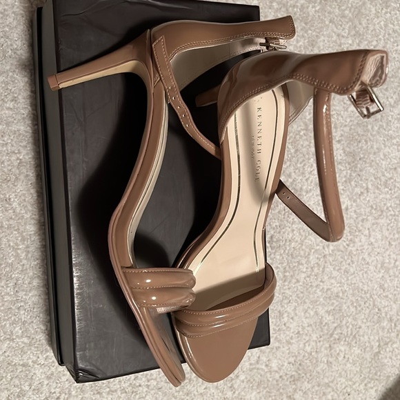 Kenneth Cole cream color heels - Picture 5 of 5